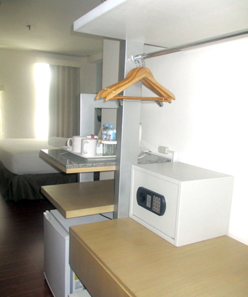 Fersal Hotel Makati Avenue San Pedro Makati Eksteriør billede